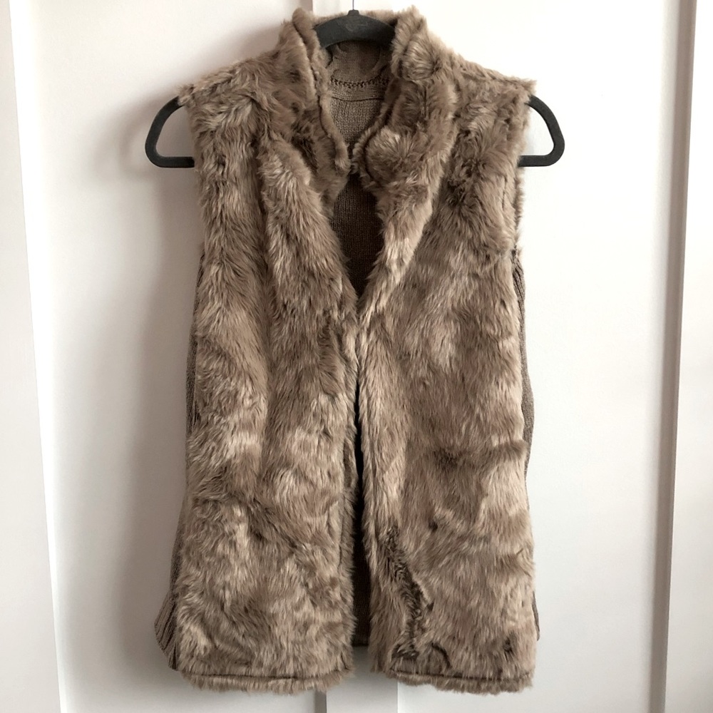 NWT - NY&Co reversible faux fur vest